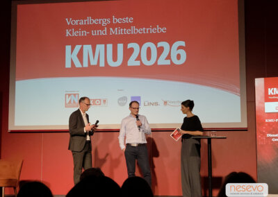 Philipp Zuderell receives the KMU prize on stage